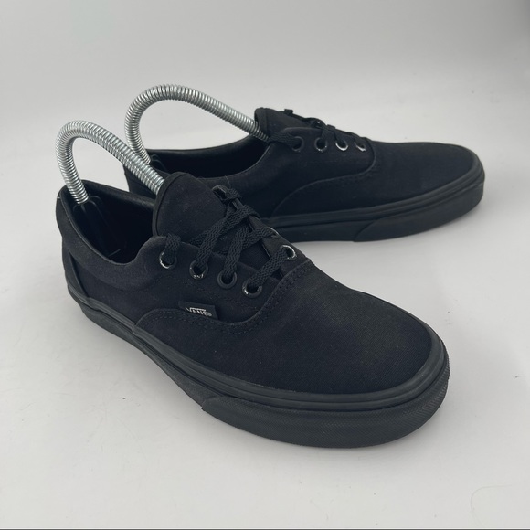 Vans Shoes - NEW! Vans Classic Black Canvas “Off The Wall” Athletic Shoes Sneakers - Size 7